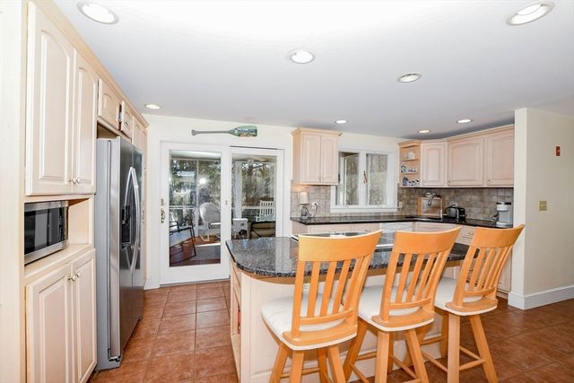 16 Bass Point Road, Marion, MA 02738