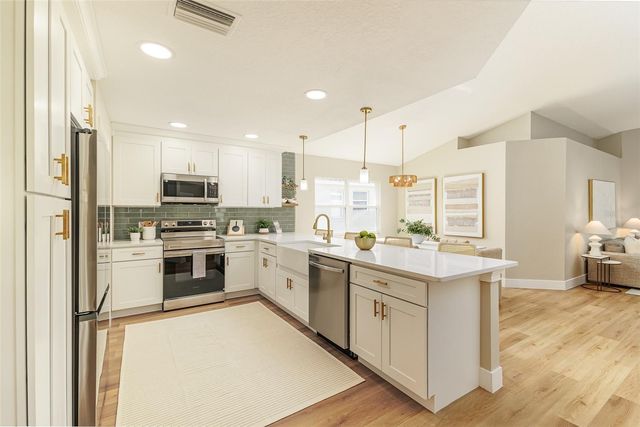 2002 ROCKY POINTE DRIVE, Lakeland, FL 33813