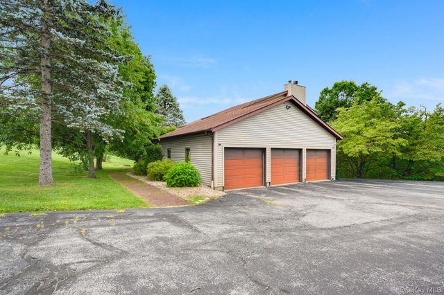 27 Patricia Drive, Pleasant Valley, NY 12569
