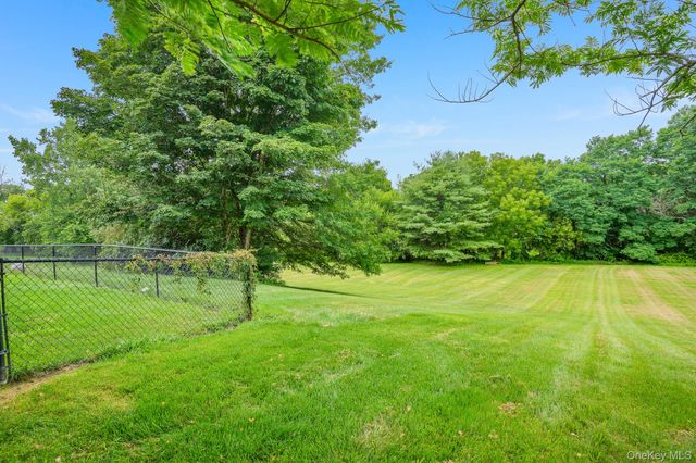 27 Patricia Drive, Pleasant Valley, NY 12569