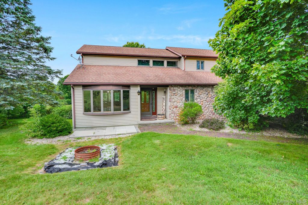27 Patricia Drive, Pleasant Valley, NY 12569