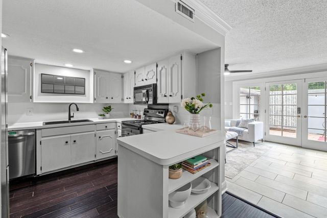 6109 Bullard DR A, Austin, TX 78757