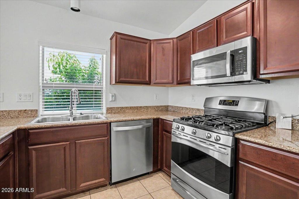 Image 8 of property listing at 24726 N 29th Place, Phoenix, AZ 85024