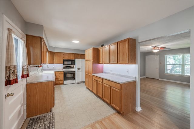 1233 Fair Oaks Drive, Irving, TX 75060