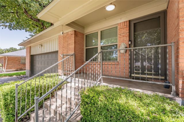 1233 Fair Oaks Drive, Irving, TX 75060