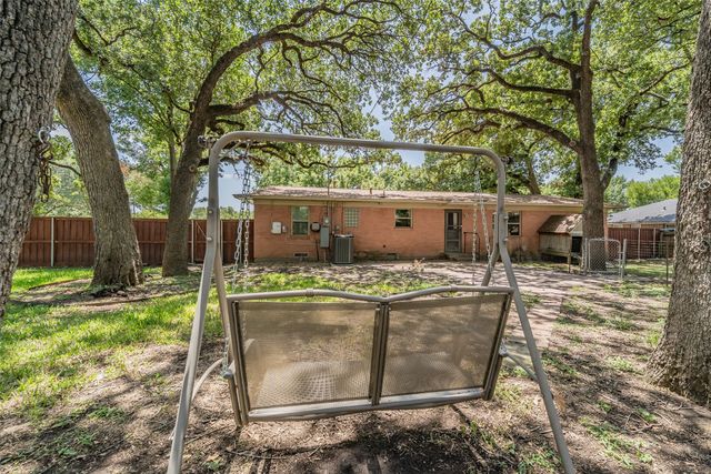 1233 Fair Oaks Drive, Irving, TX 75060