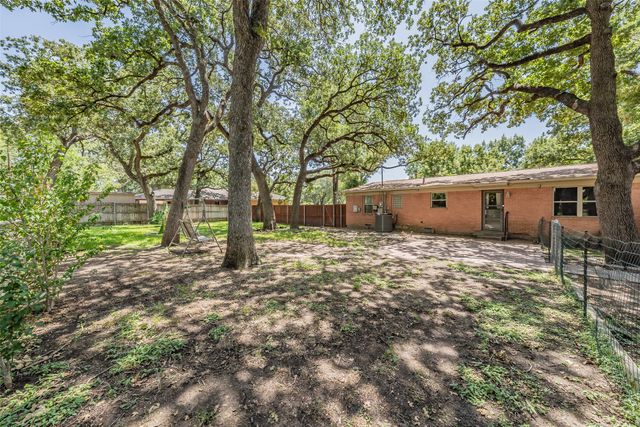 1233 Fair Oaks Drive, Irving, TX 75060