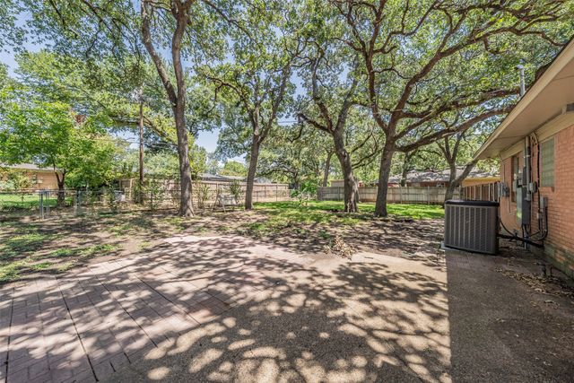 1233 Fair Oaks Drive, Irving, TX 75060
