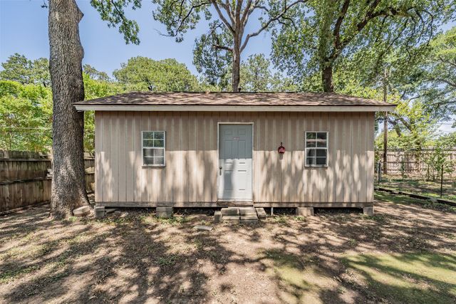 1233 Fair Oaks Drive, Irving, TX 75060