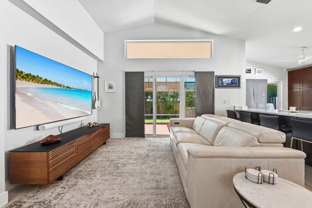 8856 Thames River Drive, Boca Raton, FL 33433