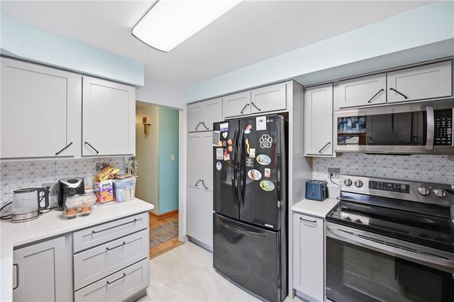 622 Woodland Dr, Pulaski Twp, PA 16143