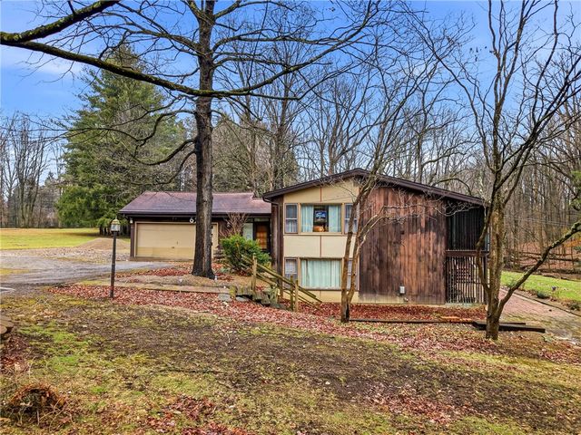 622 Woodland Dr, Pulaski Twp, PA 16143