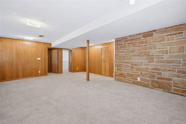 622 Woodland Dr, Pulaski Twp, PA 16143