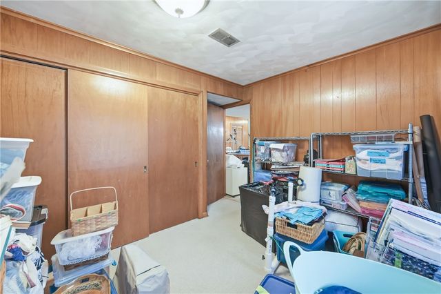 622 Woodland Dr, Pulaski Twp, PA 16143