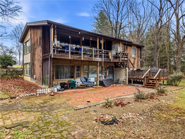 622 Woodland Dr, Pulaski Twp, PA 16143