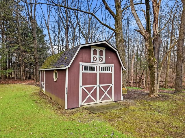 622 Woodland Dr, Pulaski Twp, PA 16143