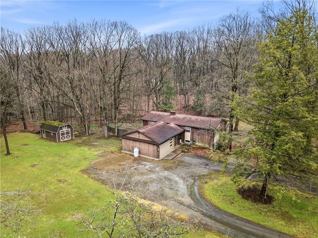 622 Woodland Dr, Pulaski Twp, PA 16143