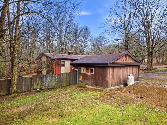 622 Woodland Dr, Pulaski Twp, PA 16143