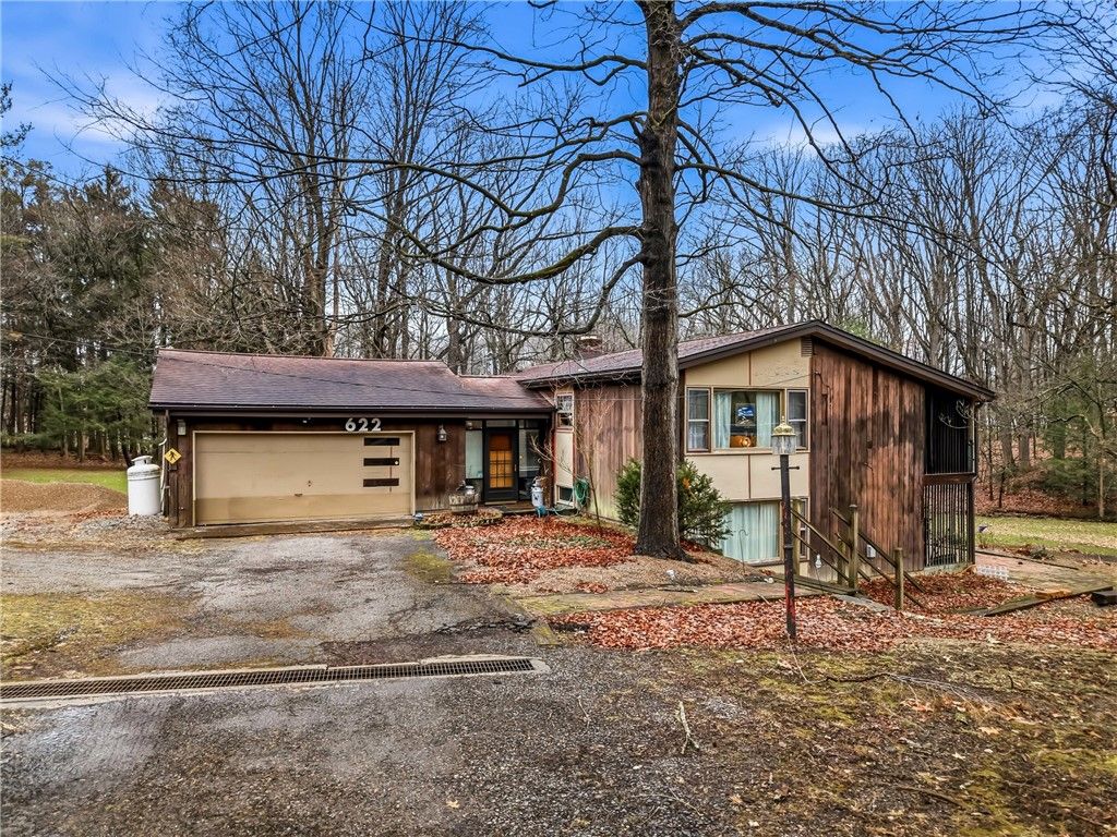 622 Woodland Dr, Pulaski Twp, PA 16143