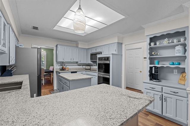 1708 Wimbleton Drive, Bedford, TX 76021