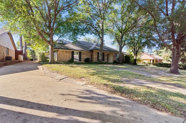 1708 Wimbleton Drive, Bedford, TX 76021