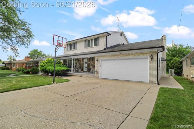 26449 Haverhill Drive, Warren, MI 48091