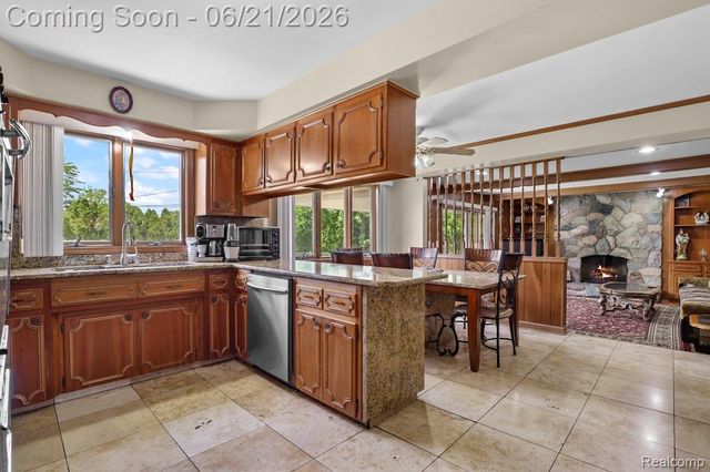 26449 Haverhill Drive, Warren, MI 48091