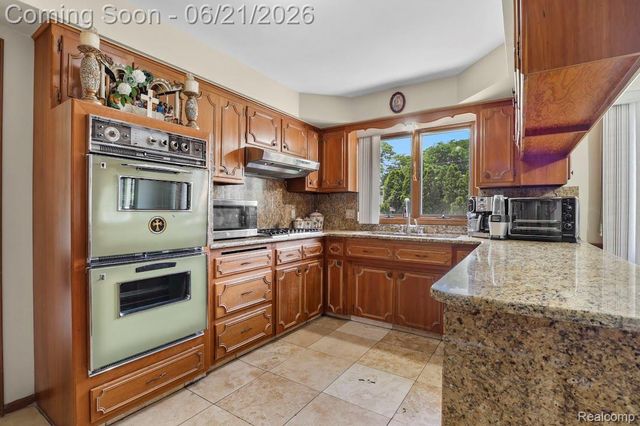 26449 Haverhill Drive, Warren, MI 48091