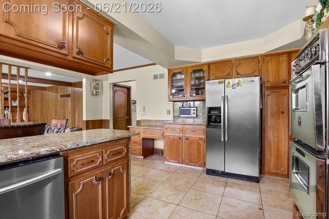 26449 Haverhill Drive, Warren, MI 48091