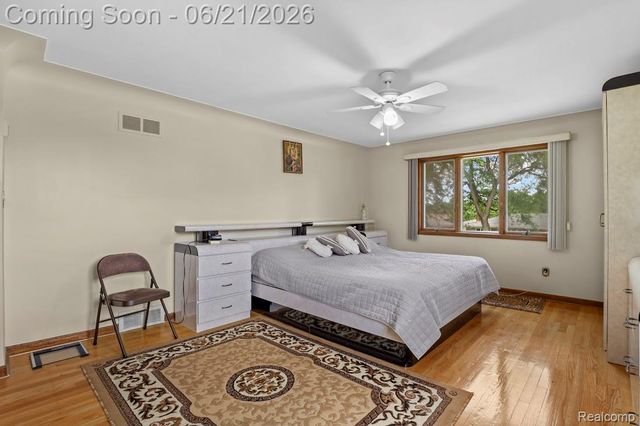 26449 Haverhill Drive, Warren, MI 48091
