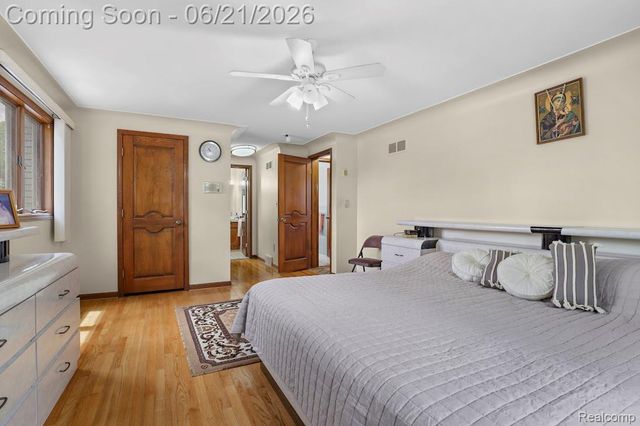 26449 Haverhill Drive, Warren, MI 48091