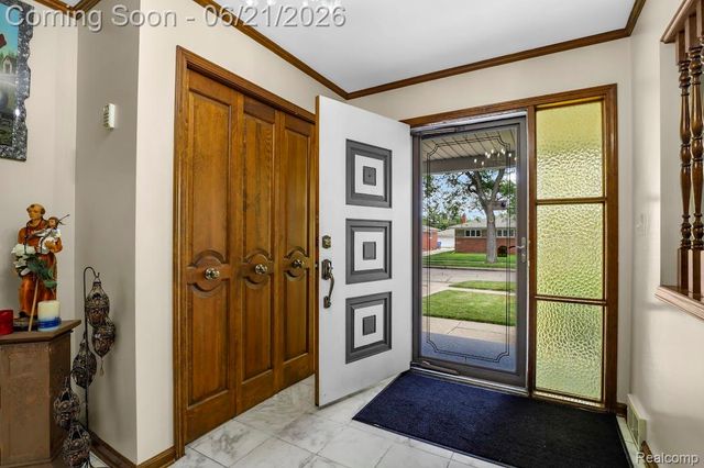 26449 Haverhill Drive, Warren, MI 48091