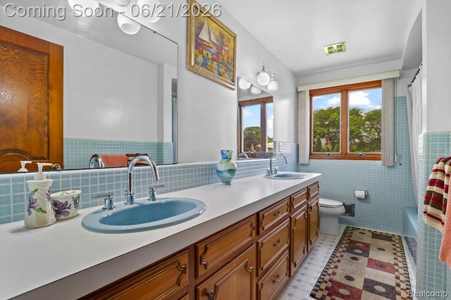 26449 Haverhill Drive, Warren, MI 48091
