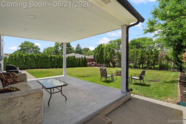 26449 Haverhill Drive, Warren, MI 48091