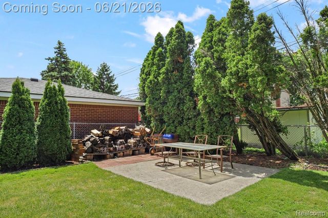 26449 Haverhill Drive, Warren, MI 48091