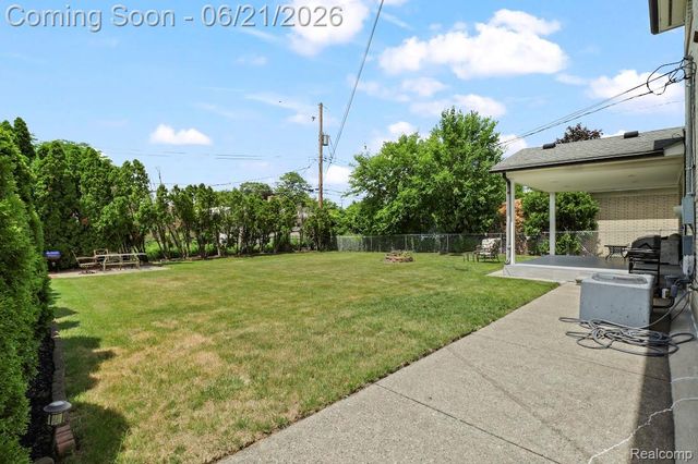 26449 Haverhill Drive, Warren, MI 48091