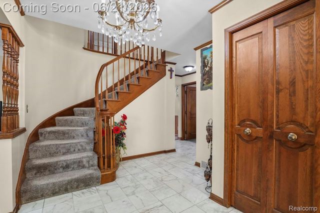 26449 Haverhill Drive, Warren, MI 48091