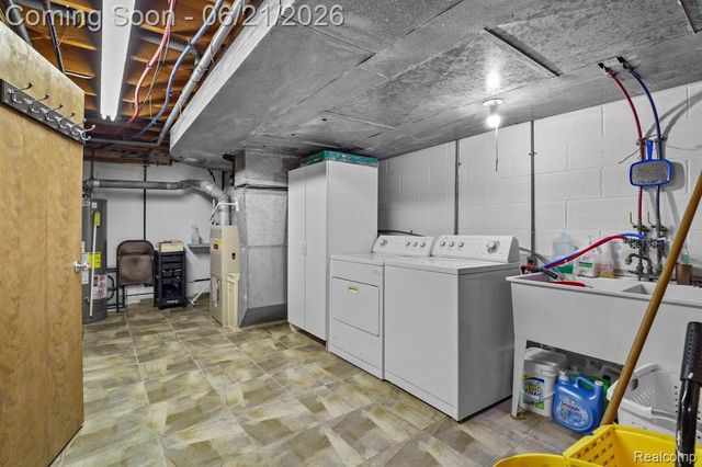 26449 Haverhill Drive, Warren, MI 48091