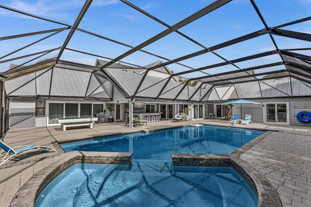 14757 Stirrup Lane, Wellington, FL 33414