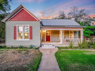 300 Garwood ST, Smithville, TX 78957