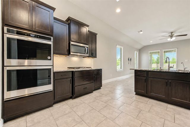 2334 Green Kale Drive, Richmond, TX 77406