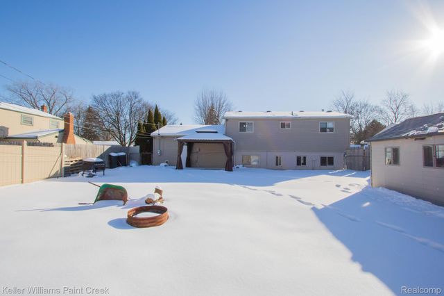 8453 Smethwick Road, Sterling Heights, MI 48312