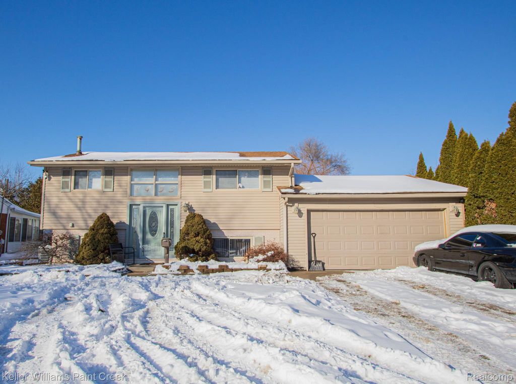 8453 Smethwick Road, Sterling Heights, MI 48312