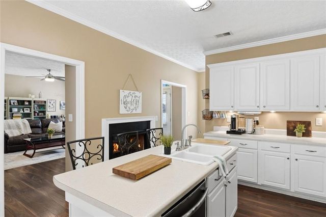 306 Chamberlyn Lane, Hiram, GA 30141