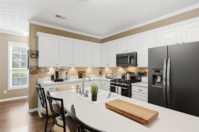306 Chamberlyn Lane, Hiram, GA 30141