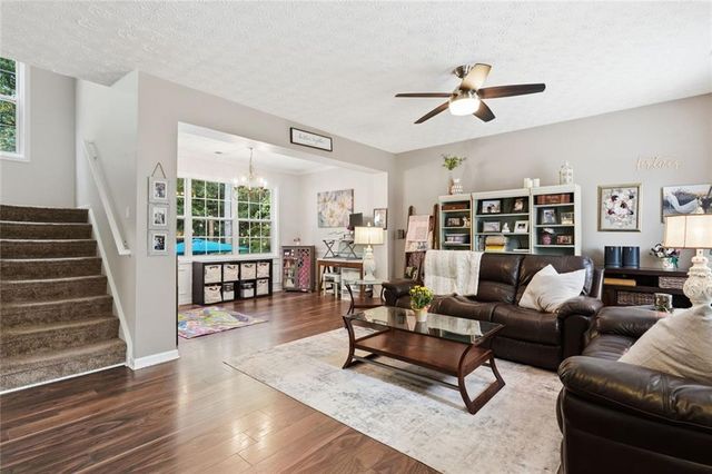 306 Chamberlyn Lane, Hiram, GA 30141