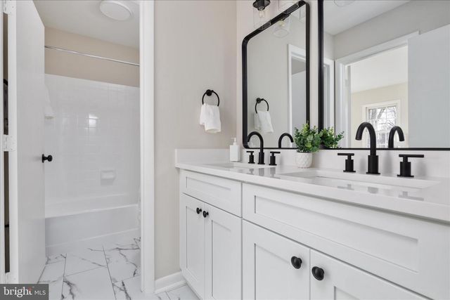 5 RAWLSTON CT, Sterling, VA 20165