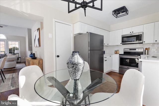 5 RAWLSTON CT, Sterling, VA 20165