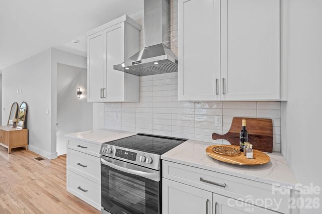 9 Gudger Road, Asheville, NC 28806