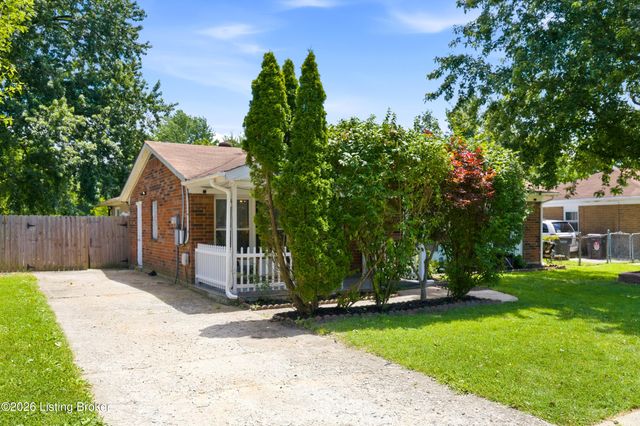 7917 Grenelle Dr, Louisville, KY 40228